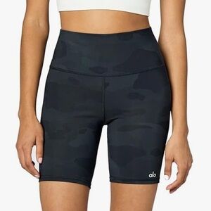 ALO Yoga Women's High Waist Vapor Shorts In Black Camouflage